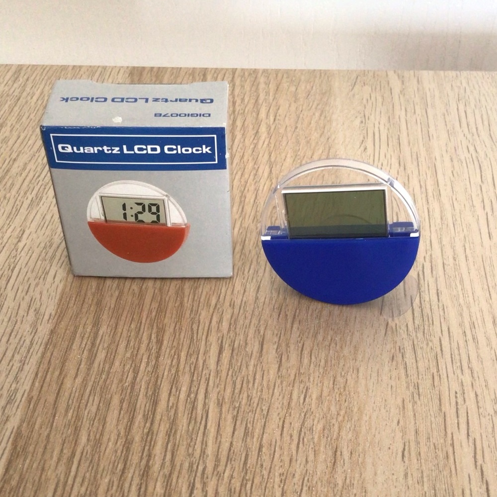 Quartz LCD mini clock